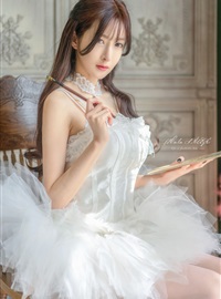 王羽杉Barbieshy - NO.04 白色吊带裙(5)